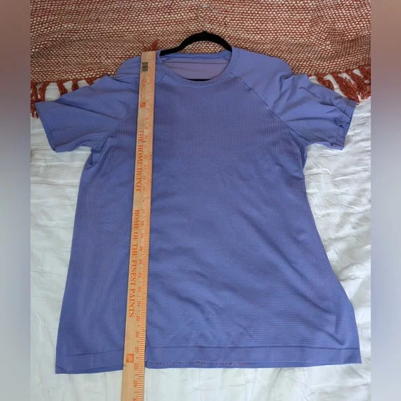 Lululemon Men's Short Sleeve Tee - Picture 7 of 8